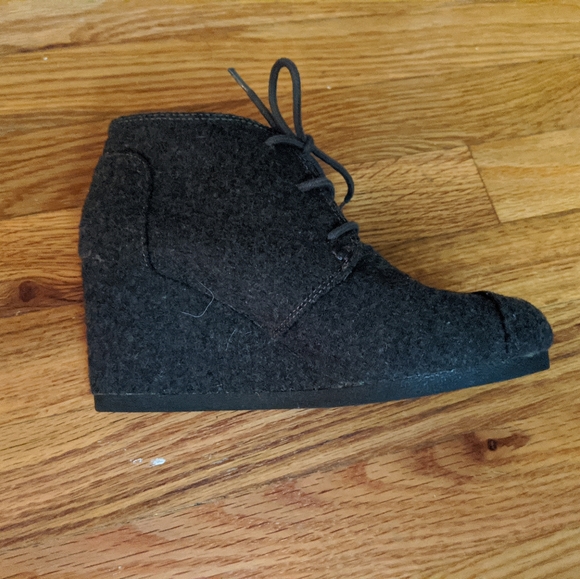 Girls size 4 wedge - Picture 3 of 3